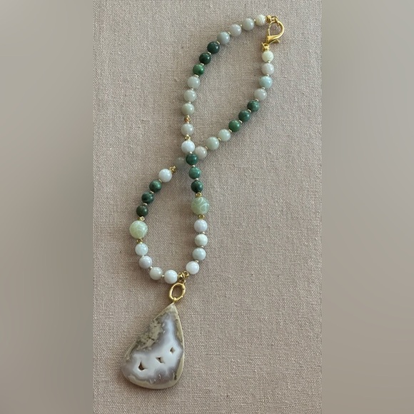 22 inch Mixed Jade beads Patina made Necklace NWOT - Picture 6 of 16